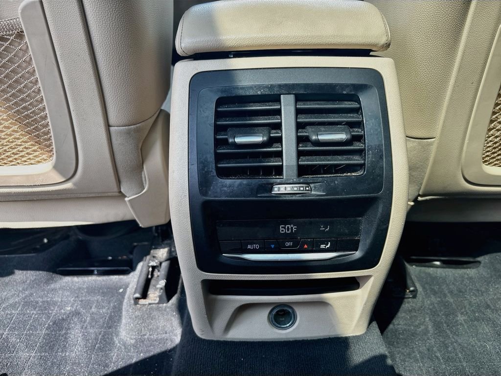 Used 2019 Green BMW sDrive30i image 17