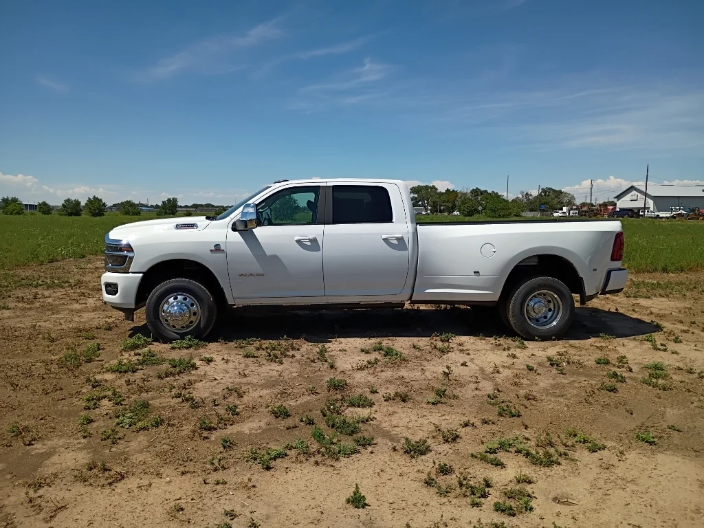New 2026 Bright White Clear-Coat Exterior Paint RAM Laramie image 2