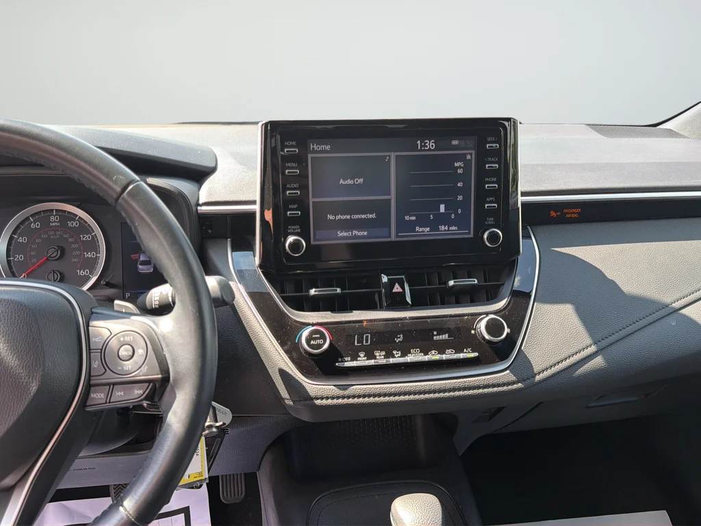Used 2020 Silver Toyota SE image 27