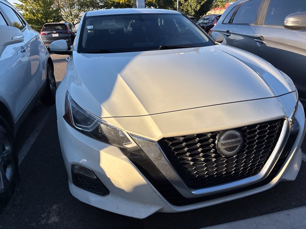 Used 2020 White Nissan 2.5 S image 6