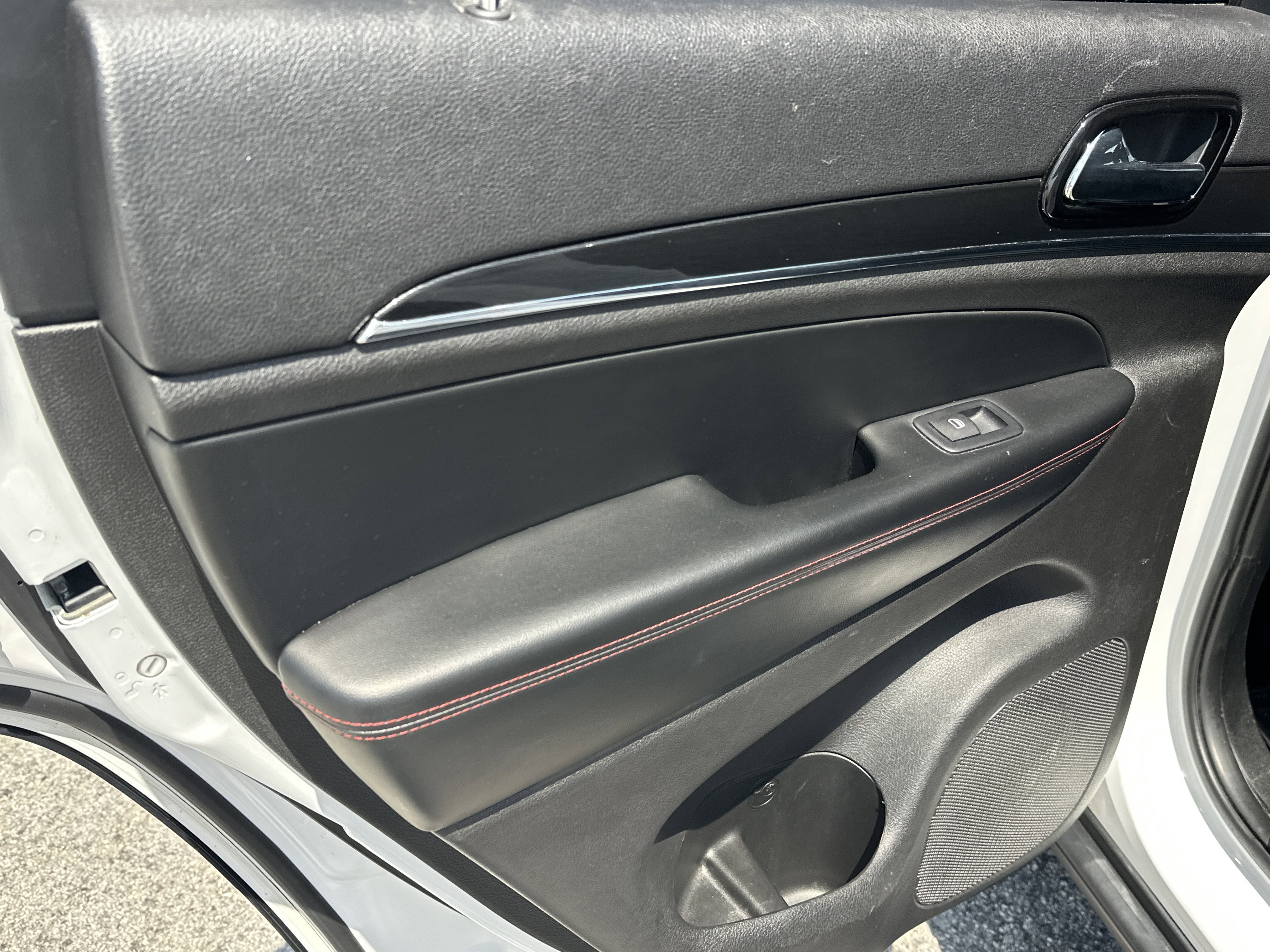 Used 2020 Bright White Clearcoat Jeep Trailhawk image 22