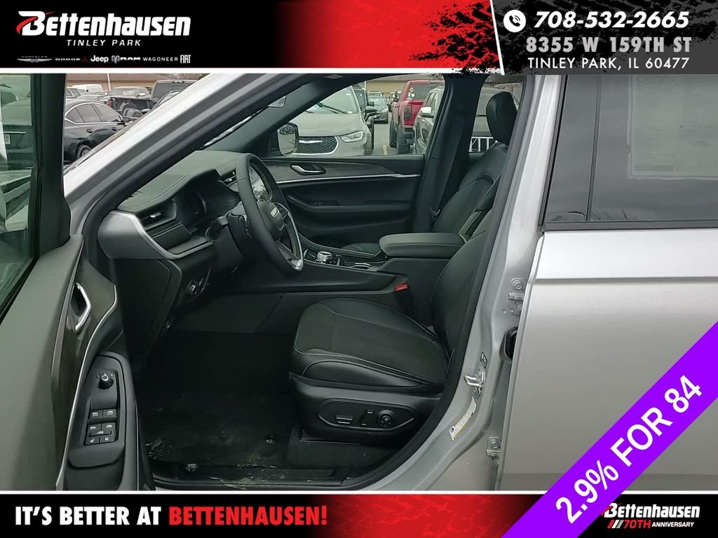 New 2026 Silver Zynith Exterior Paint Jeep Altitude image 13