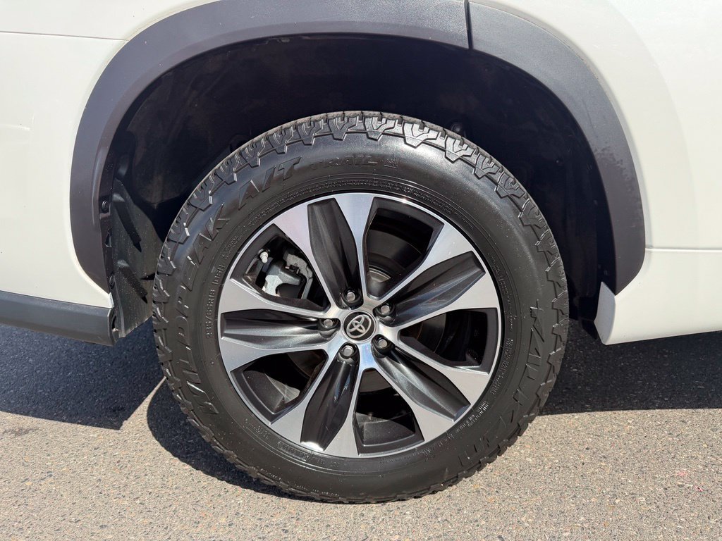 Used 2021 White Toyota XLE image 9