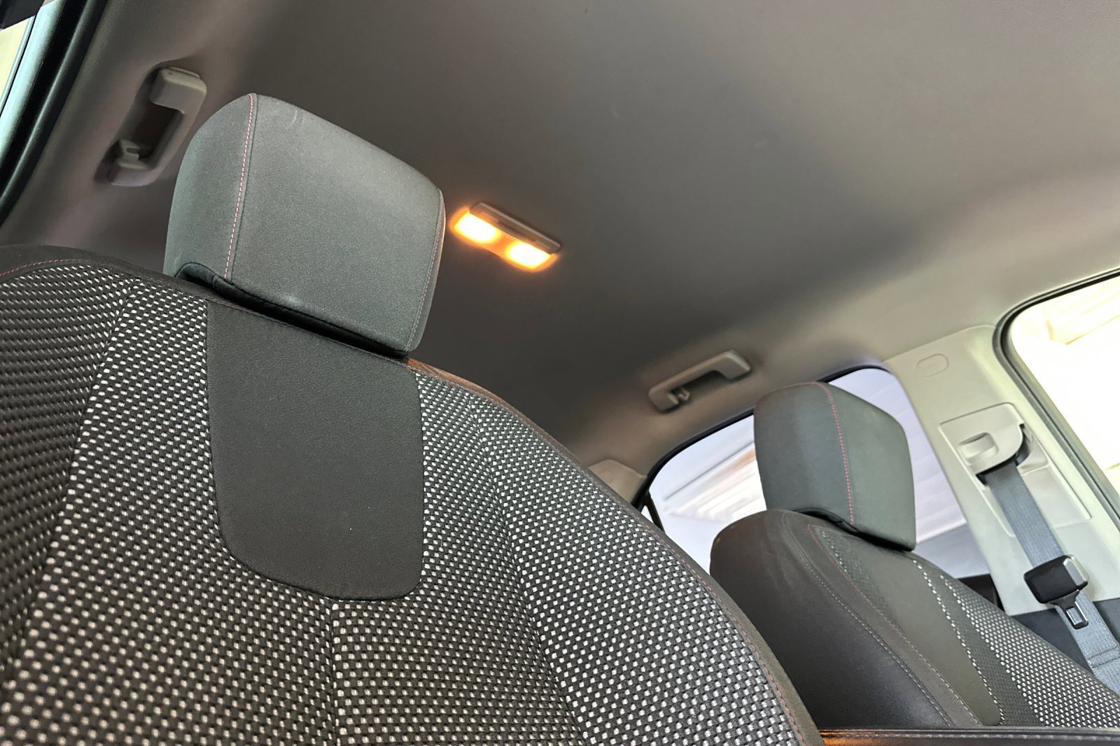 Used 2016 Summit White Chevrolet LS image 17