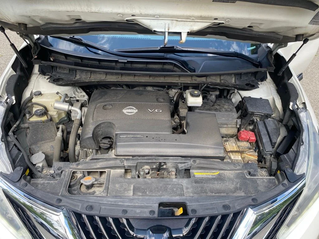 Used 2018 White Nissan SL image 24