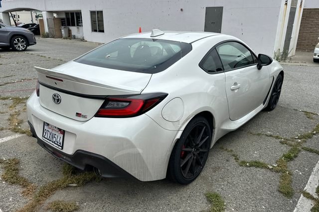 Used 2024  Toyota Premium image 5
