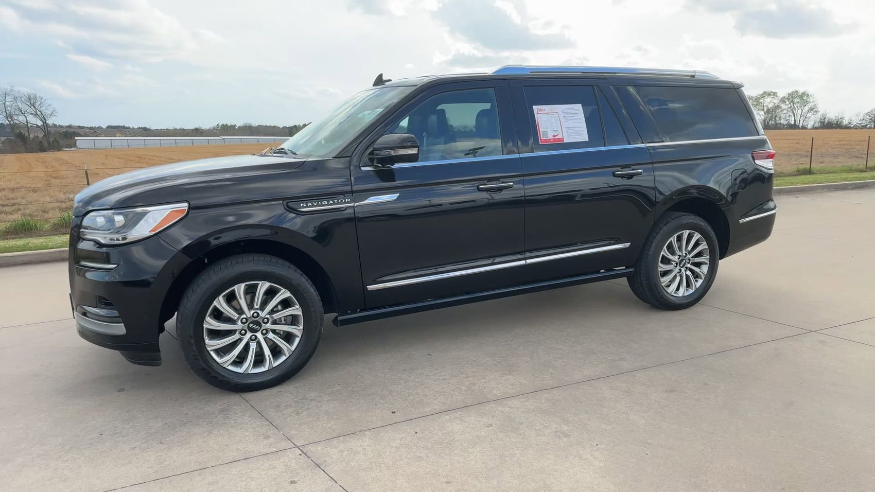 Used 2024 Black Metallic Lincoln Premiere image 4