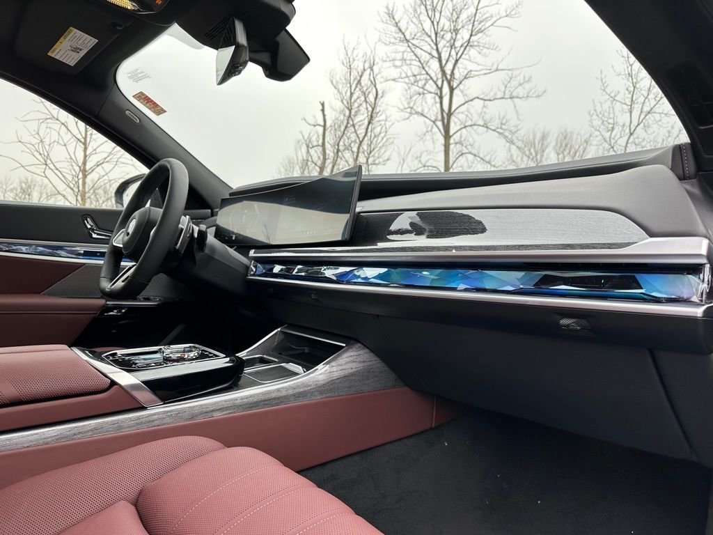 2025 BMW 7 Series 760i - Photo 27