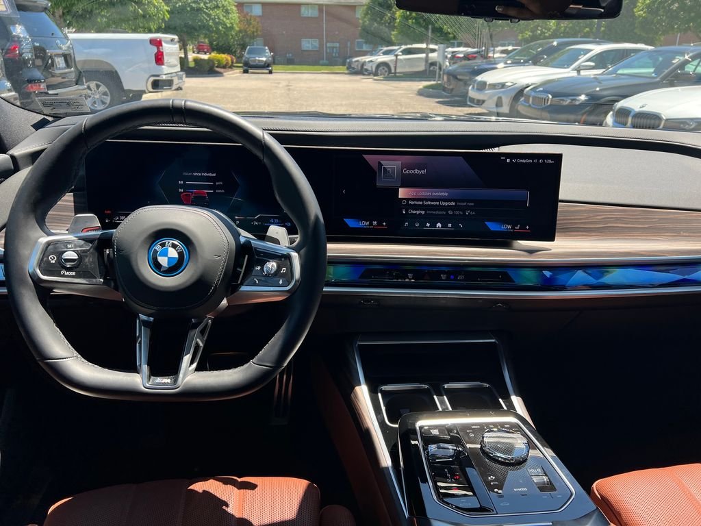 2025 BMW 7 Series 750e - Photo 27