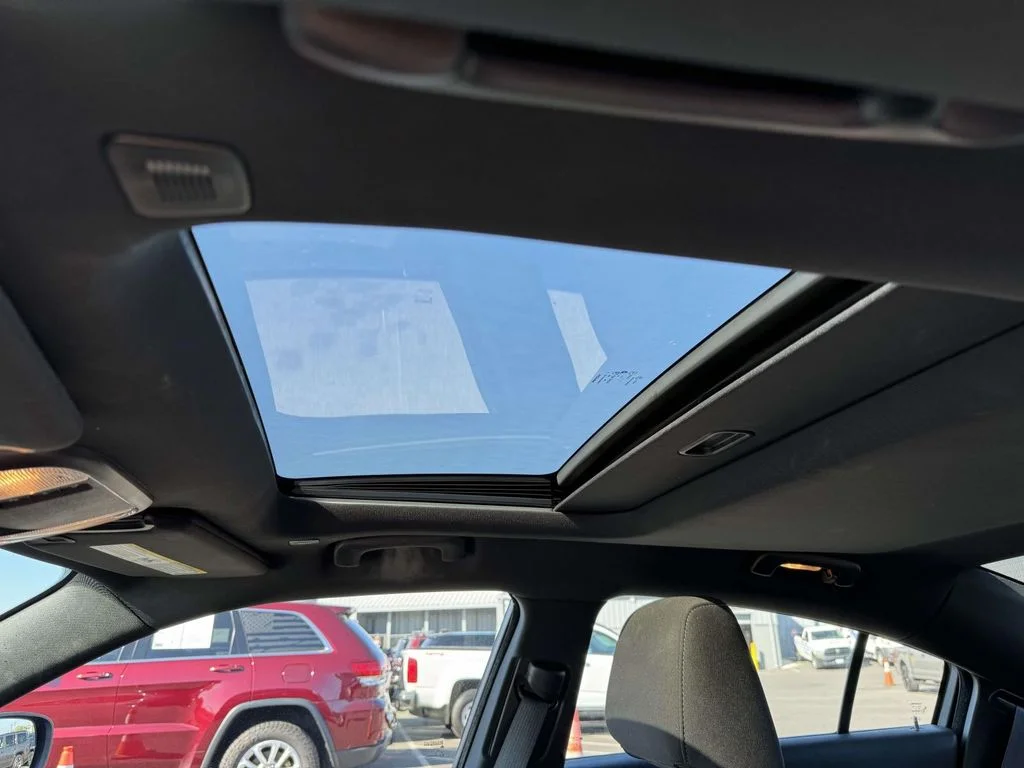 Used 2022  Dodge SXT image 4