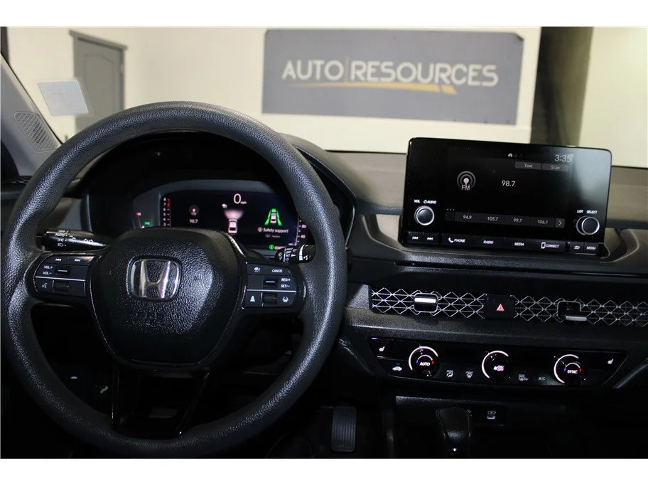 Used 2024 White Honda EX image 31