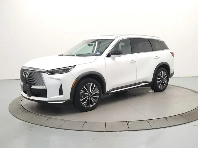 Used 2026 White INFINITI LUXE image 4