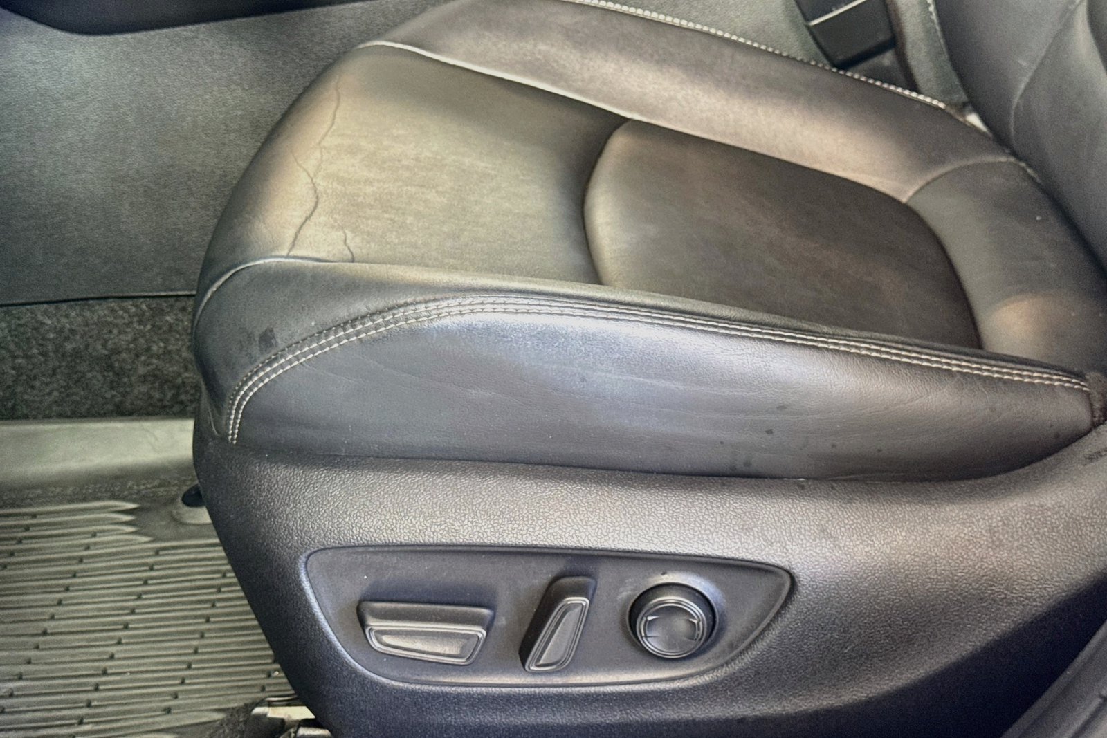 Used 2022 Blizzard Pearl Toyota XLE Premium image 17