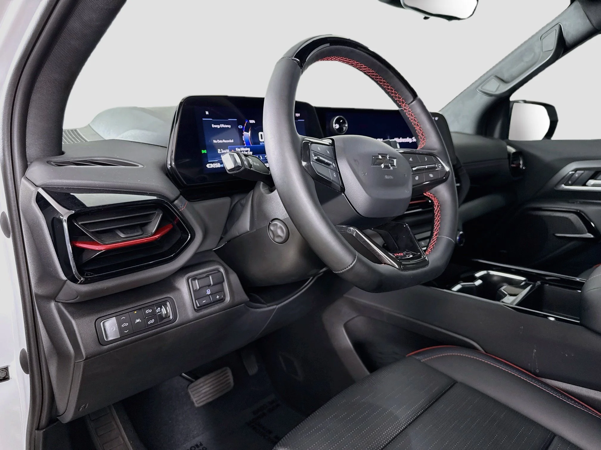 Used 2025 Summit White Chevrolet RST - Extended Range image 11