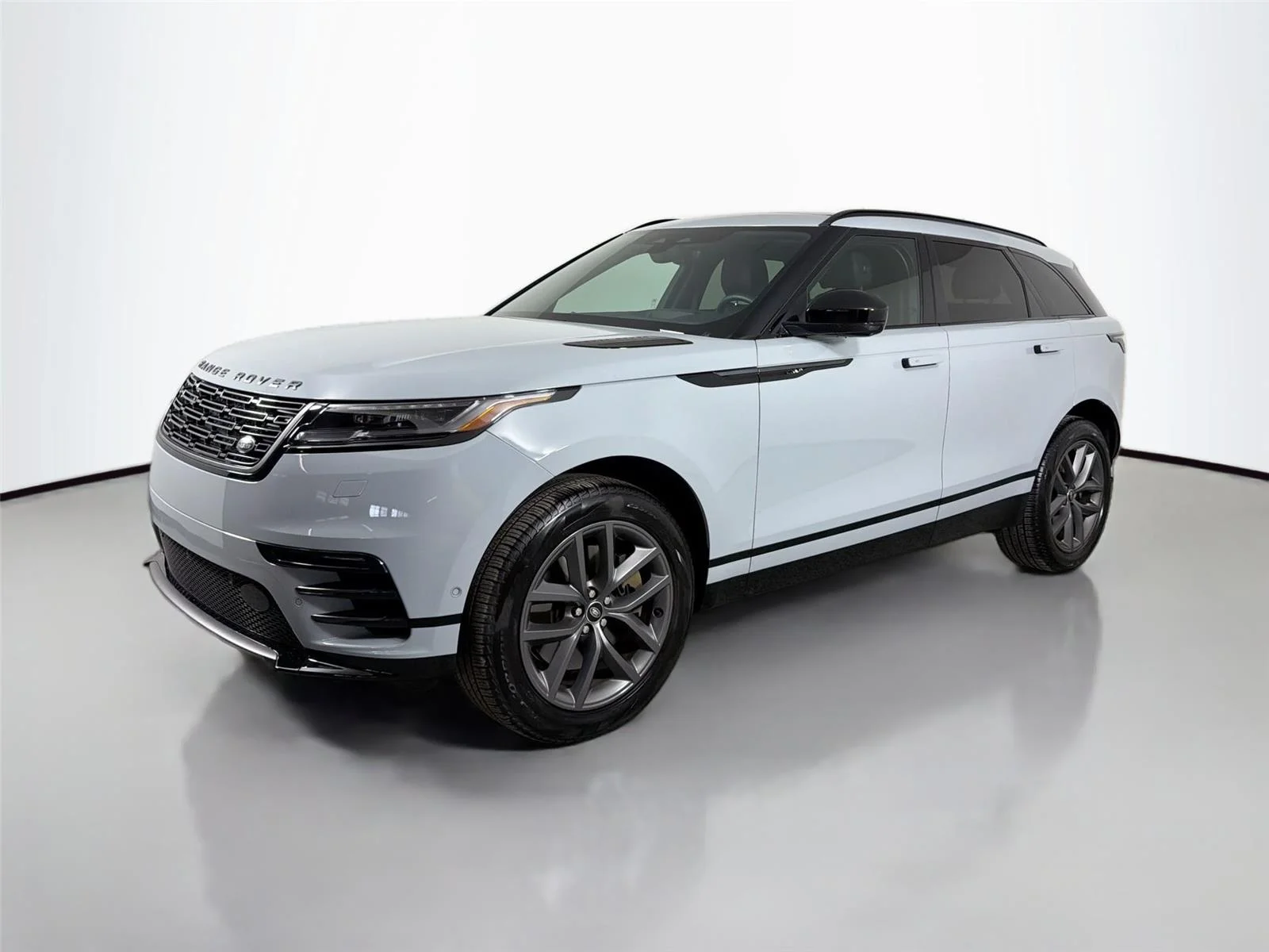 2026 Land Rover Range Rover Velar P250 Dynamic SE's photo