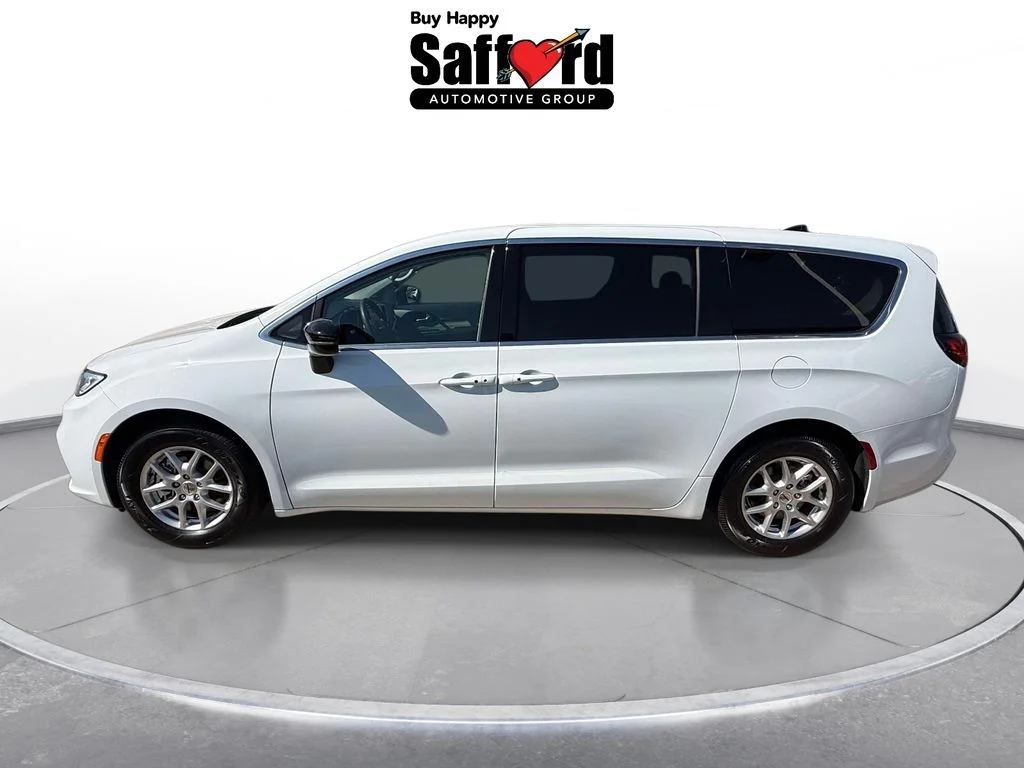 Used 2024 White Chrysler Touring L image 4