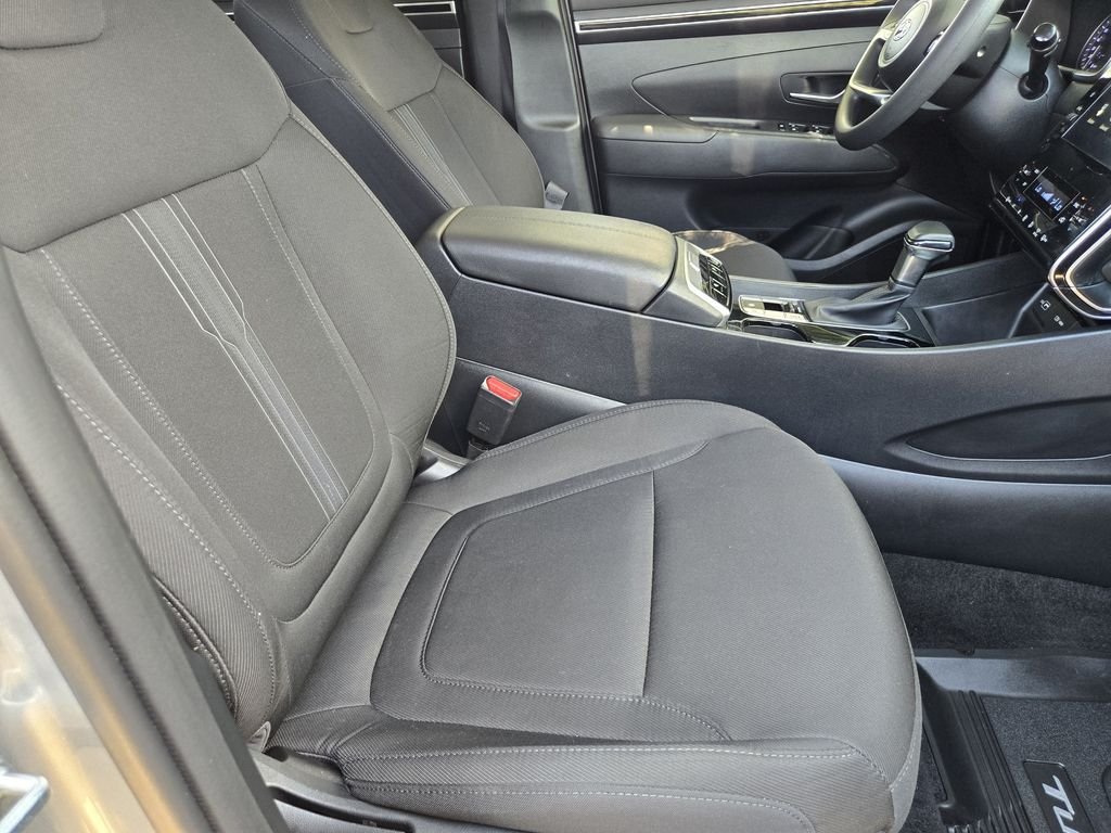 Used 2024 Silver Hyundai SEL image 9