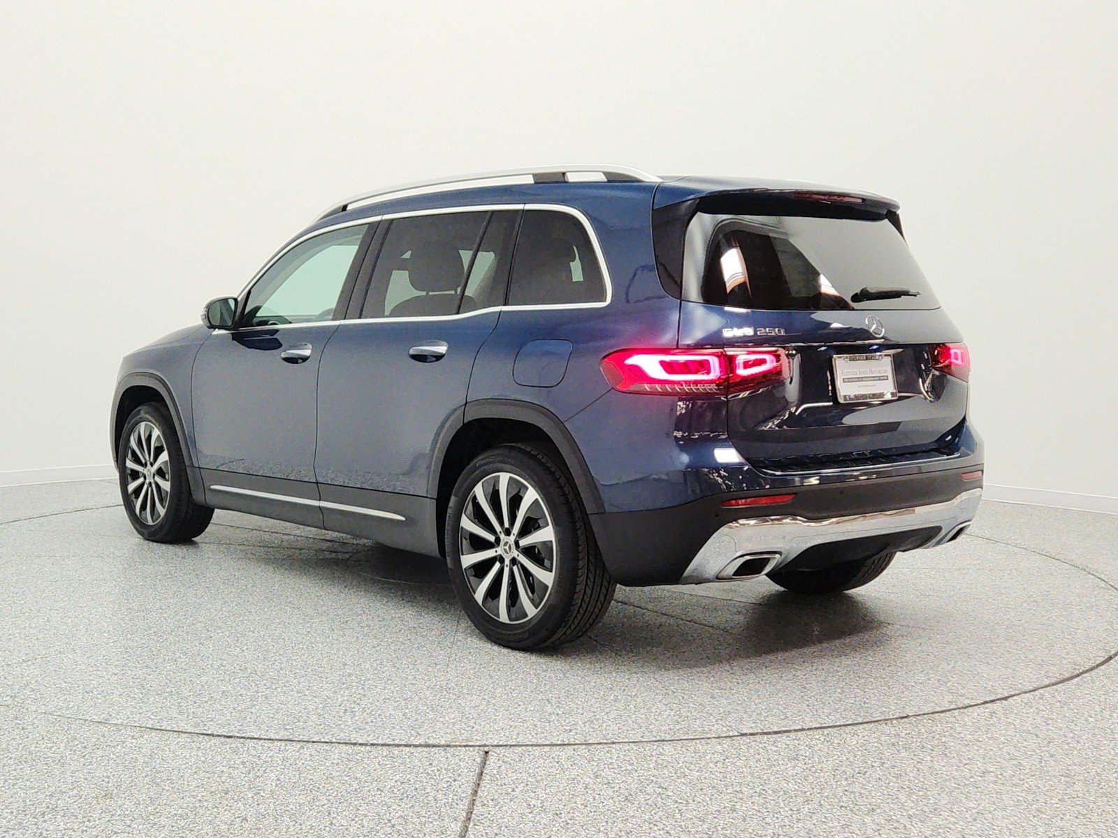 Used 2022 Denim Blue Metallic Mercedes-Benz GLB 250 SUV image 7