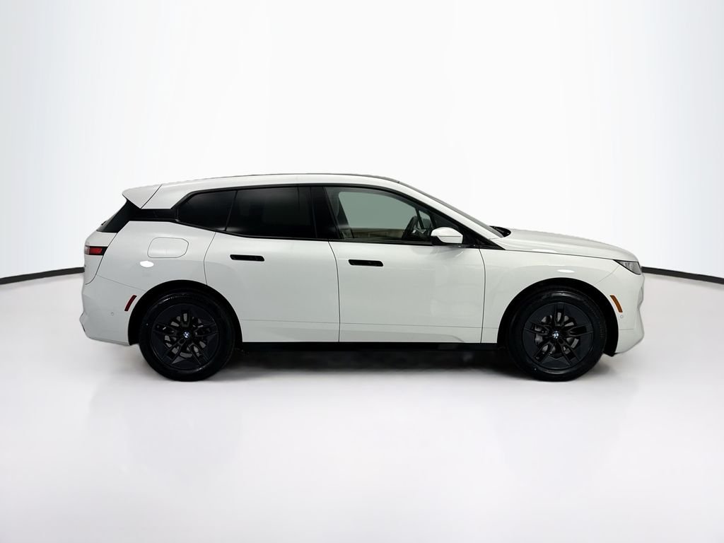 Certified Used 2026 Alpine White BMW xDrive60 image 4