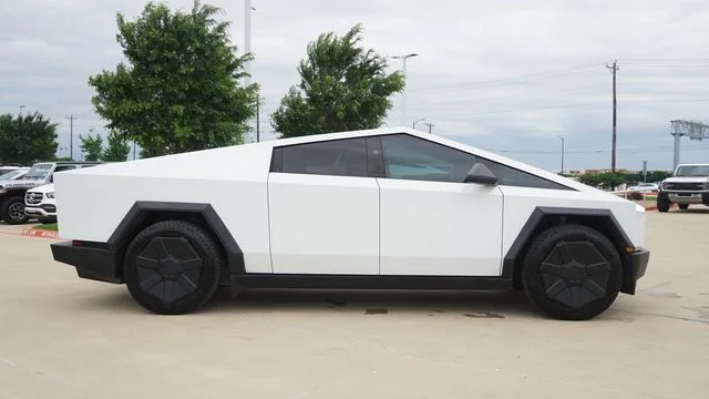 2024 Tesla Cybertruck Base - Photo 9