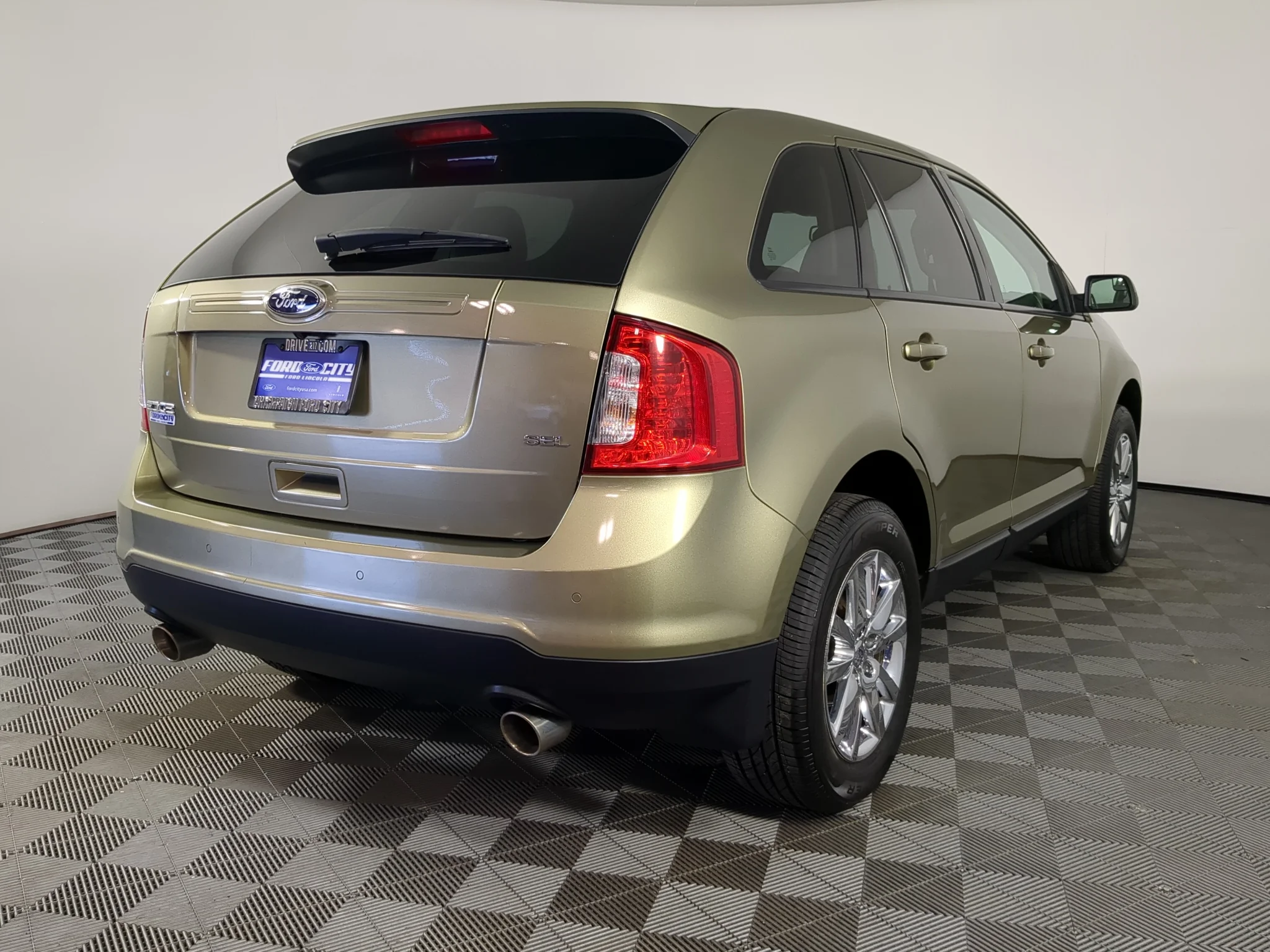 Used 2013 Green Ford SEL image 9