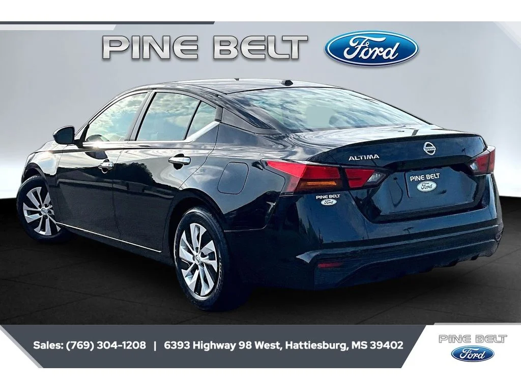 Used 2019 Super Black Nissan 2.5 S image 2