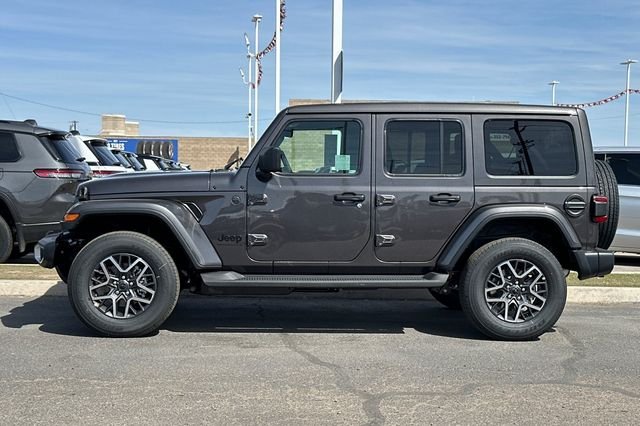 New 2026 Granite Crystal Metallic Clear-Coat Exterior Paint Jeep Sahara image 6