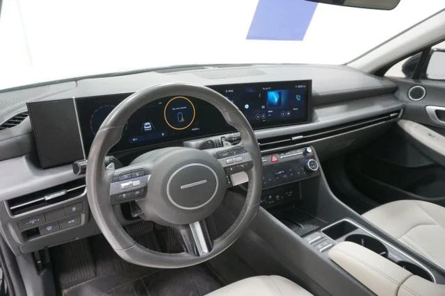 Used 2024  Hyundai SEL image 17