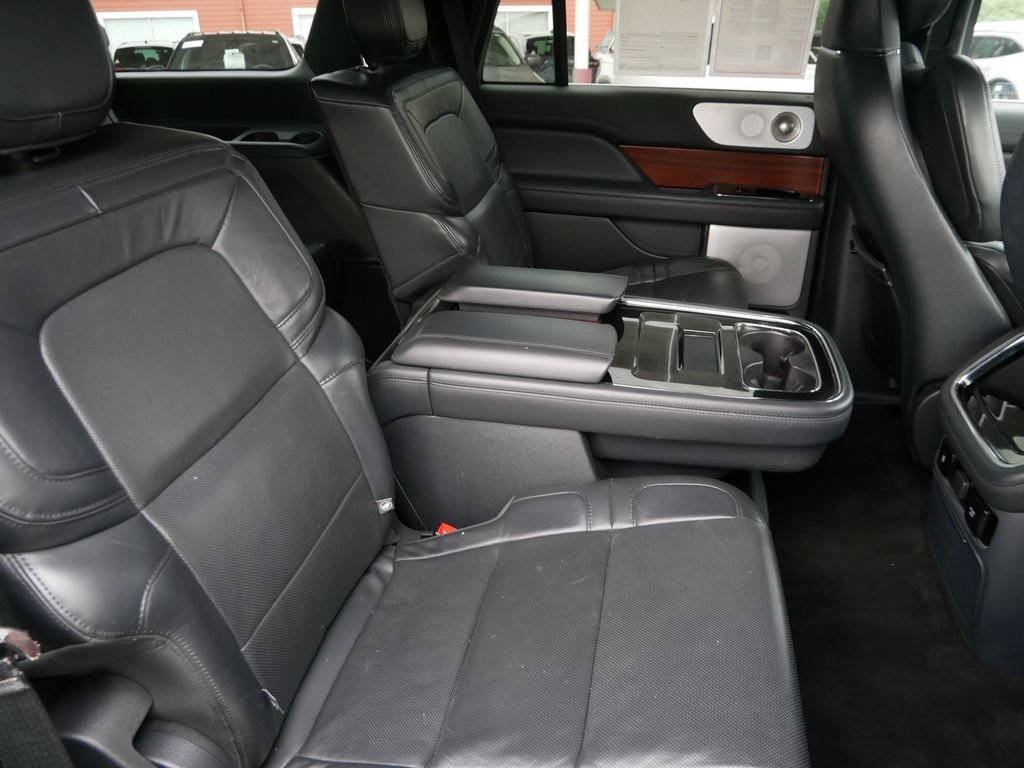 Used 2023 White Lincoln Reserve image 13