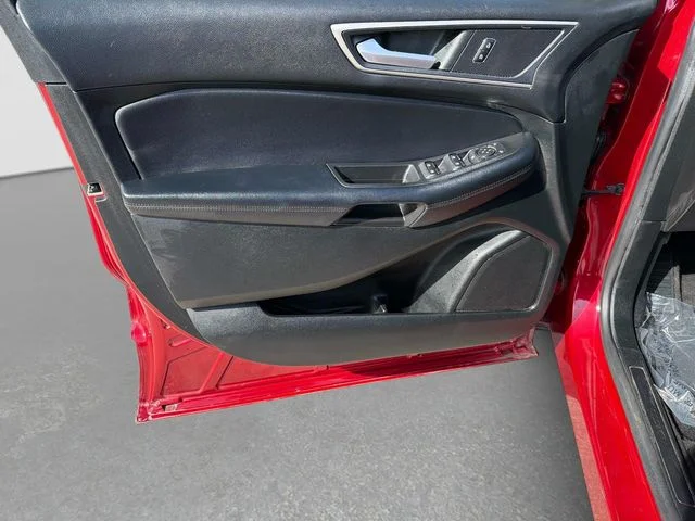 Used 2022 Red Ford SEL image 21