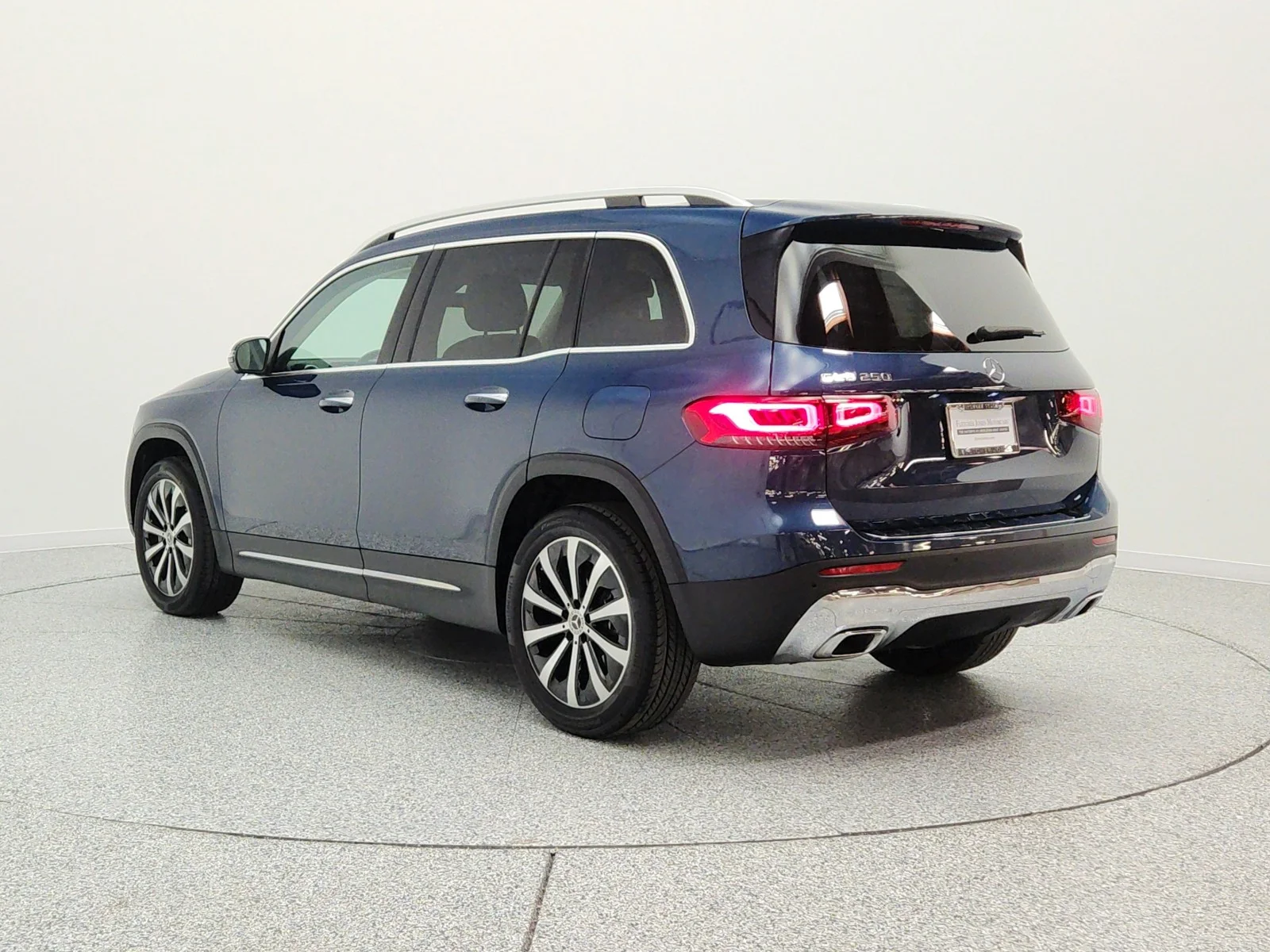 Used 2022 Denim Blue Metallic Mercedes-Benz GLB 250 SUV image 7