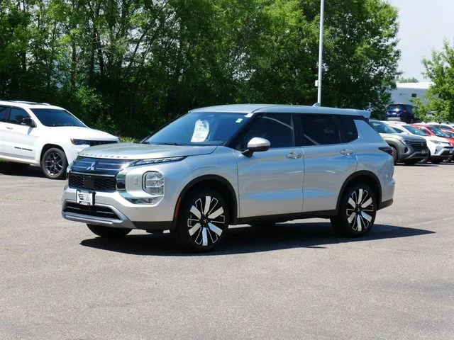 Used 2025 Mitsubishi Outlander SE with VIN JA4J4VA84SZ035269 for sale in White Bear Lake, Minnesota