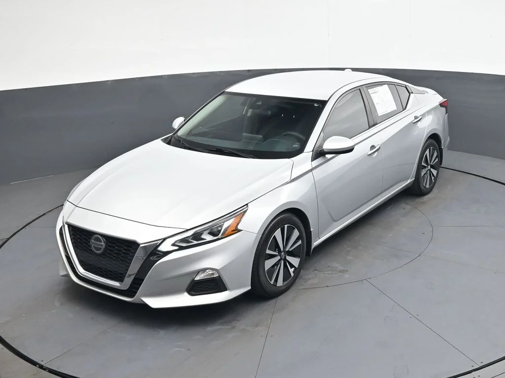 Used 2022 Silver Nissan 2.5 SV image 37
