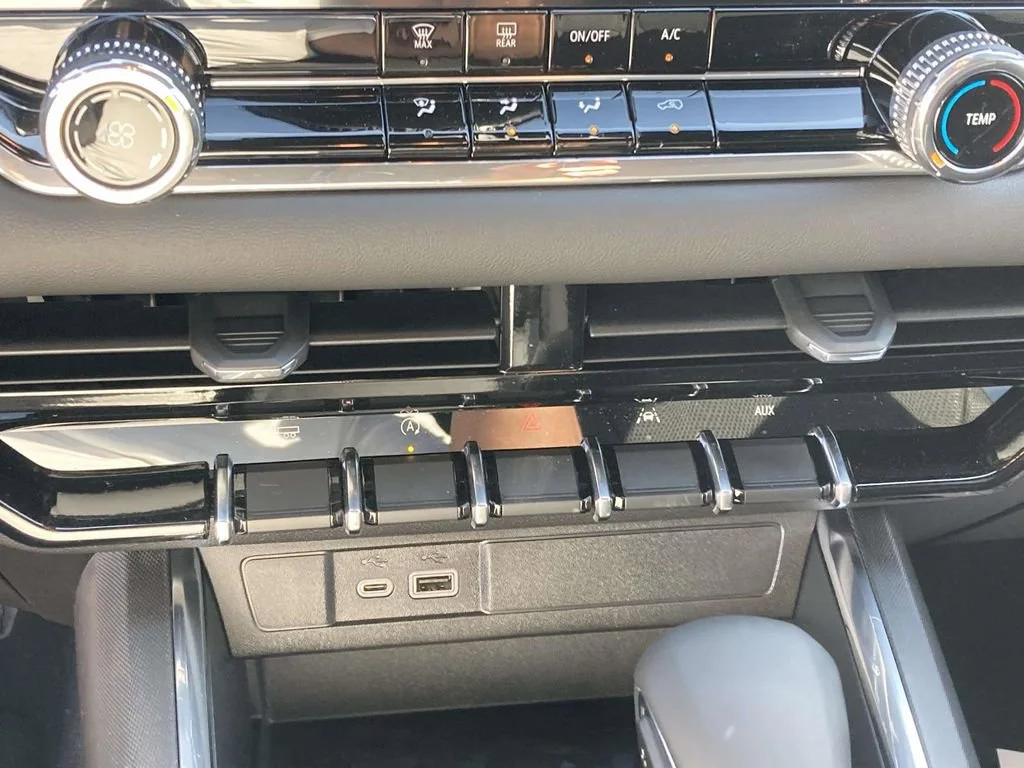 New 2026 Sterling Metallic GMC Elevation image 20