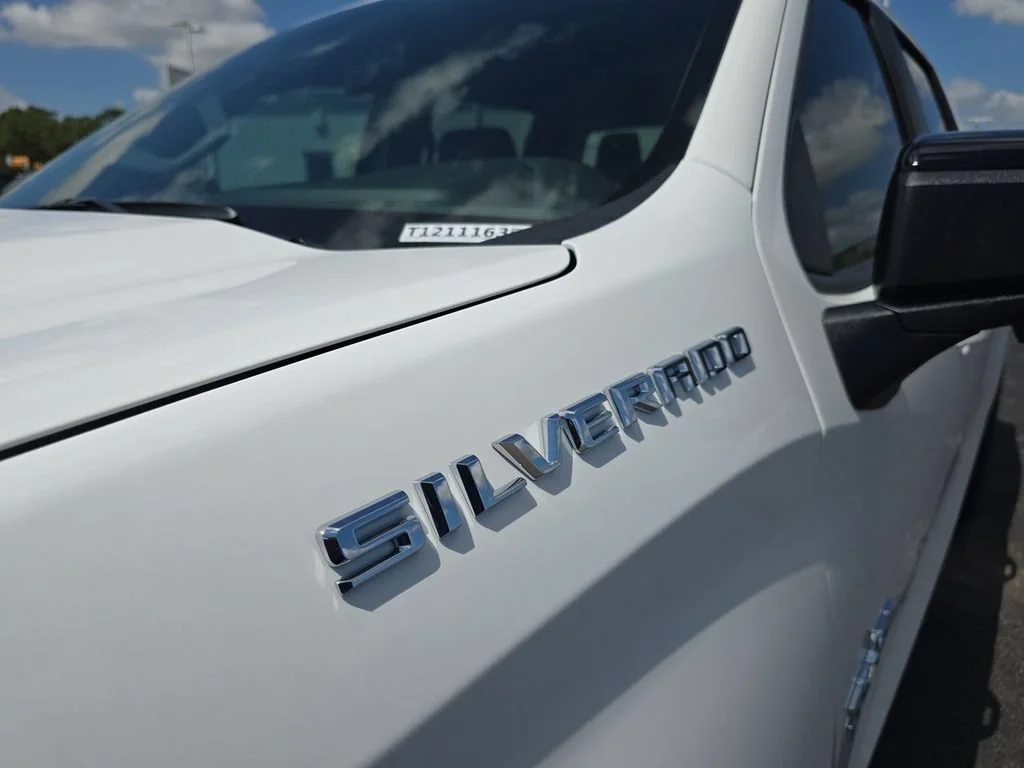 New 2026 Summit White Chevrolet RST image 37