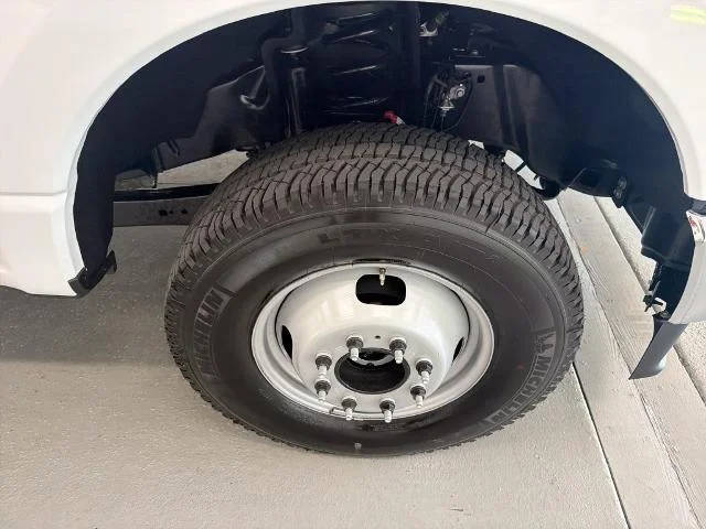 New 2027 Oxford White Ford F-350® XL image 23