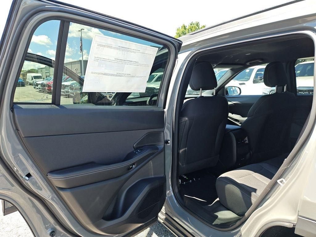 New 2026 Sting-Gray Clearcoat Jeep Laredo image 28
