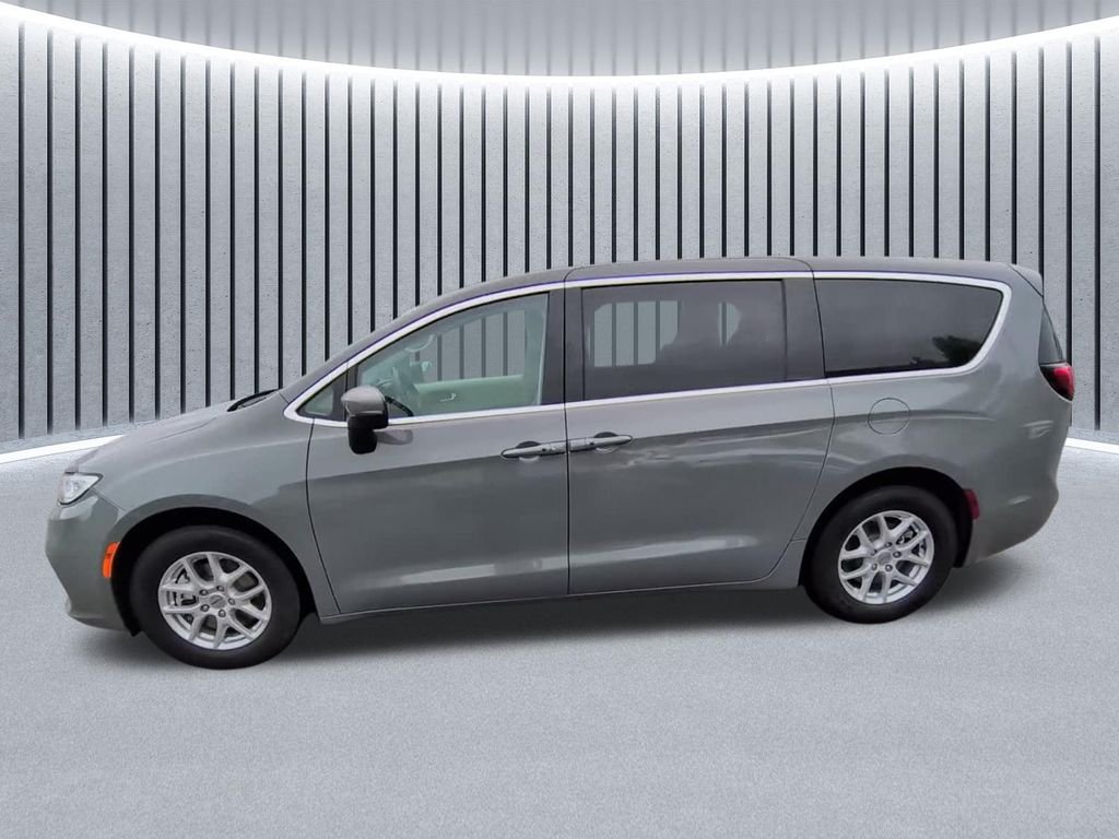 Used 2023 White Chrysler Touring L image 5