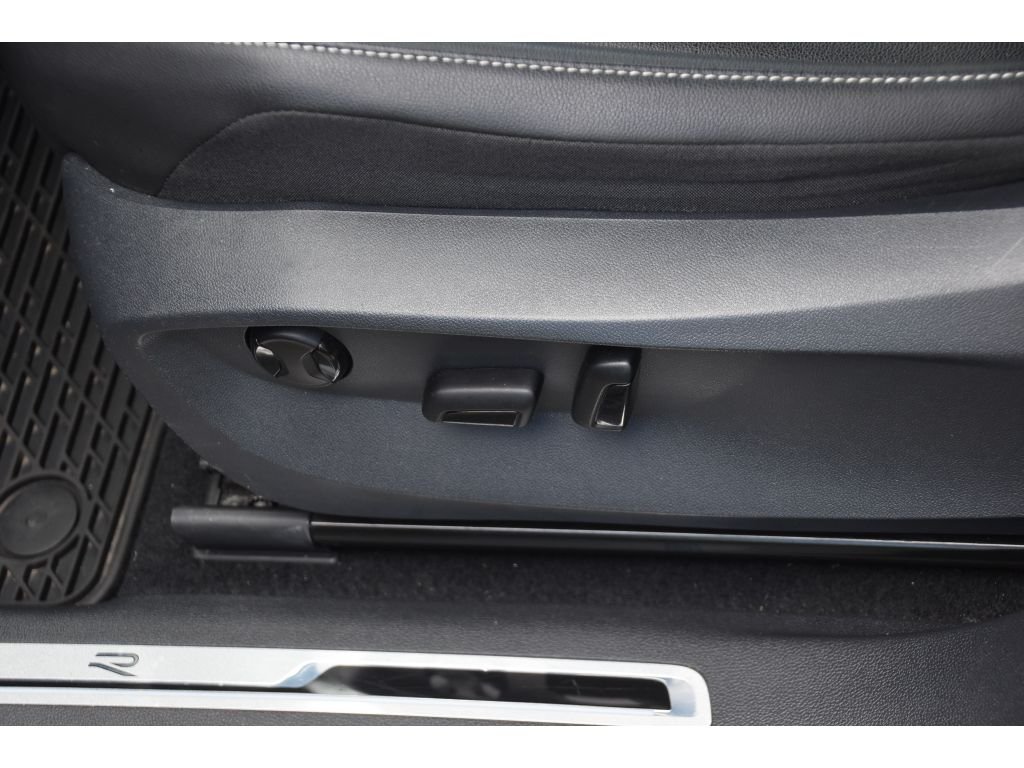 Used 2022 Deep Black Pearl Volkswagen SE R-Line Black image 35