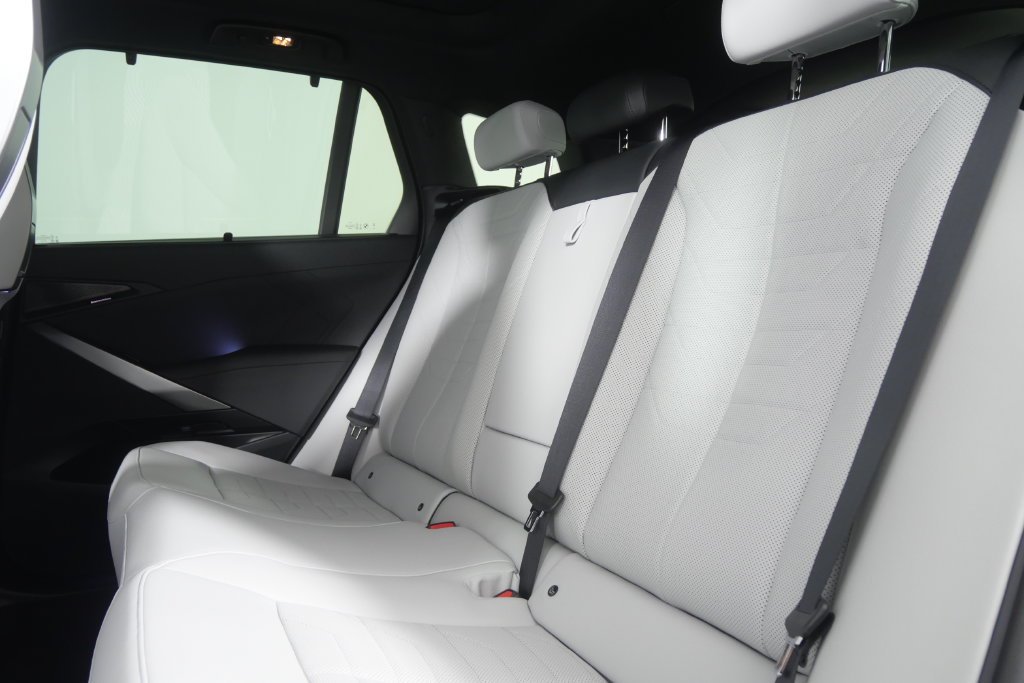New 2027 Alpine White BMW  image 18