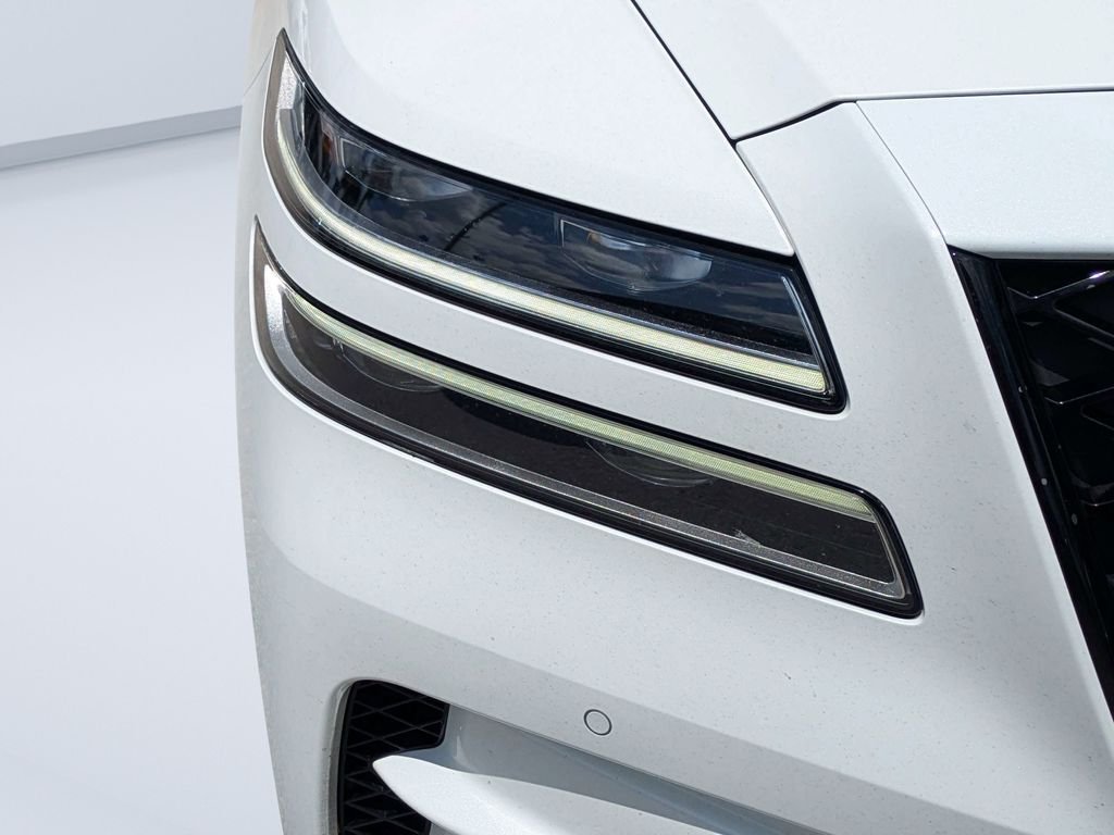 Used 2022 White Genesis 3.5T image 9