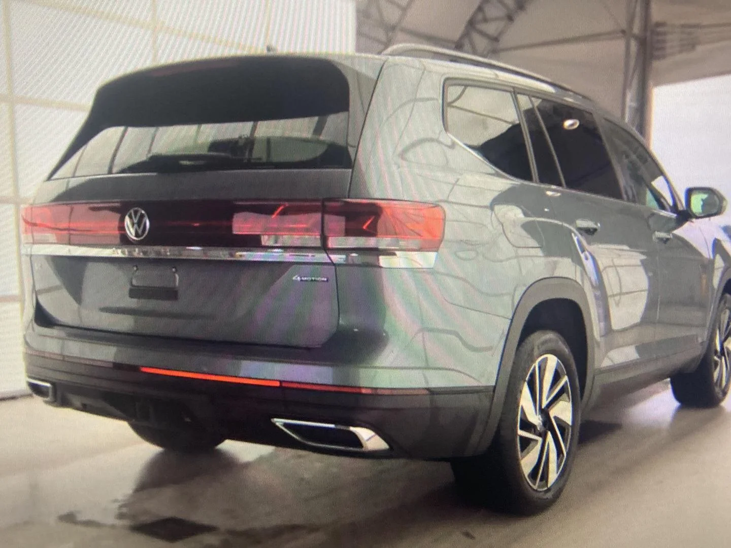 Used 2025  Volkswagen 2.0T SE w/Technology image 2