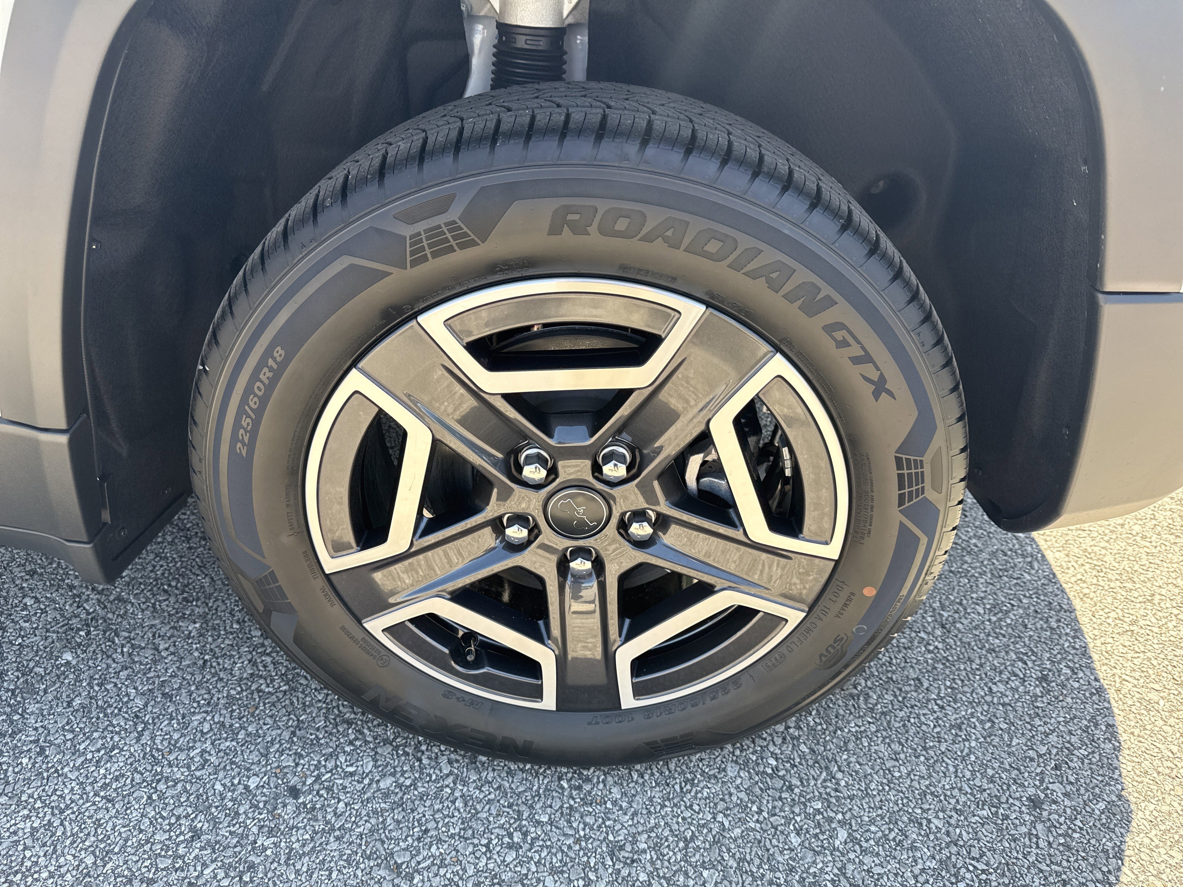 New 2026 Bright White Clear-Coat Exterior Paint Jeep Laredo image 20