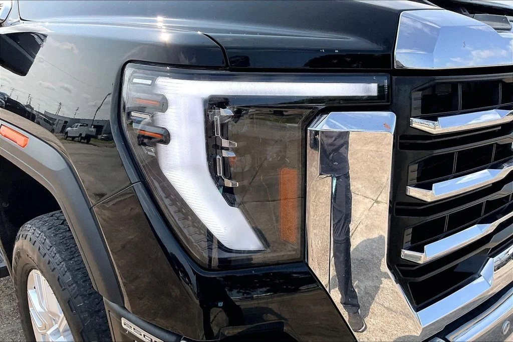 Used 2024 Black GMC SLT image 33