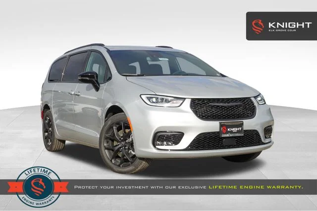 2026 Chrysler Pacifica Select AWD's photo