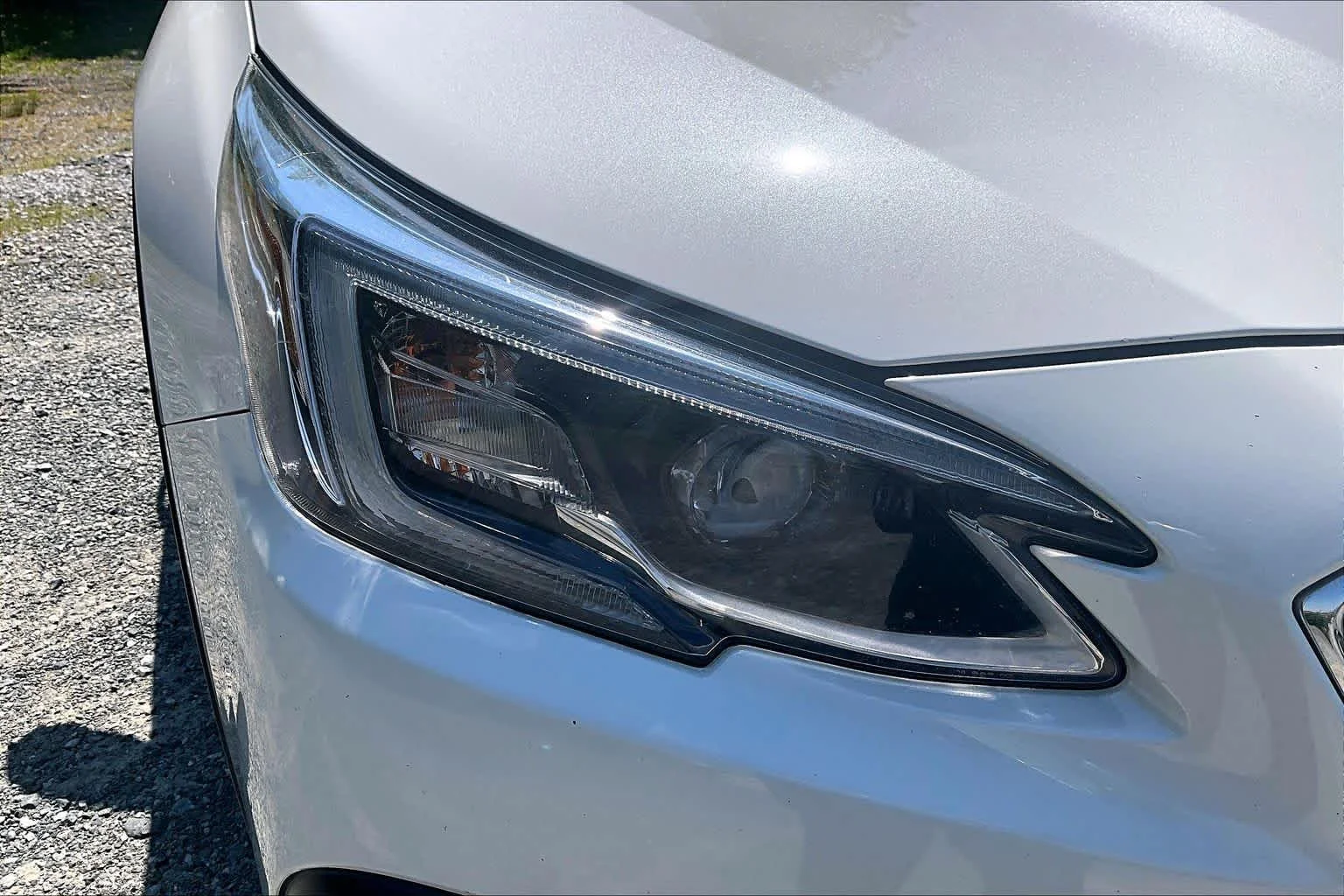 Used 2022 Crystal White Pearl Subaru Limited image 28