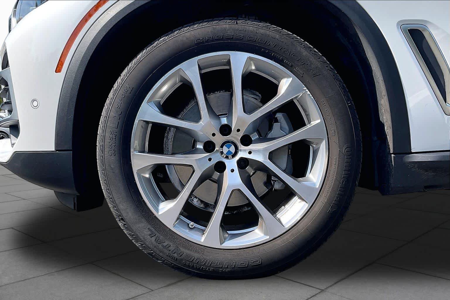 Used 2021 Mineral White Metallic BMW xDrive40i image 9