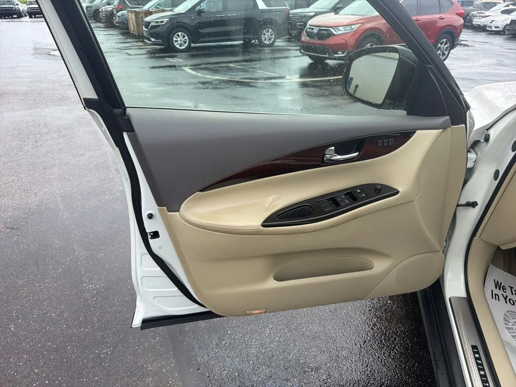Used 2014 White INFINITI Journey image 21