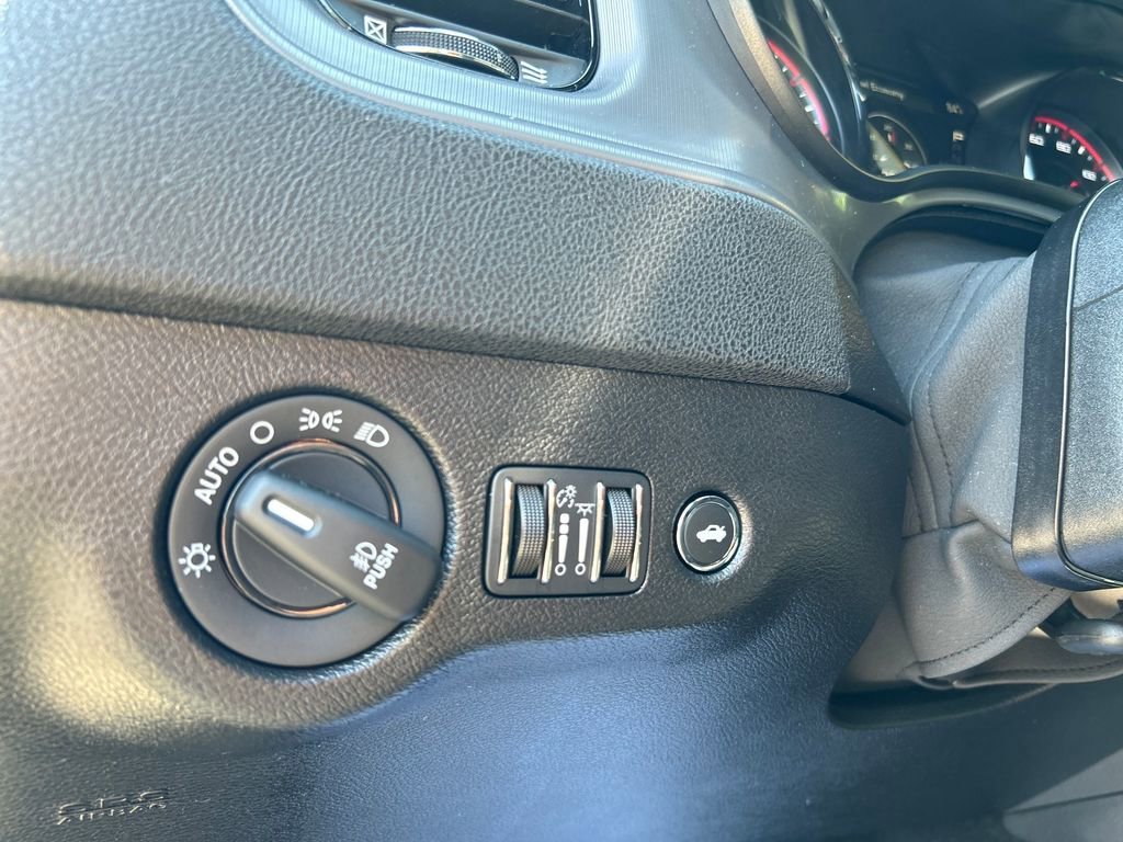 Used 2023 Green Dodge SXT AWD image 30