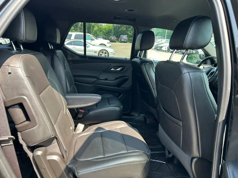 Used 2022 Black Chevrolet LT Sport Utility 4D image 27
